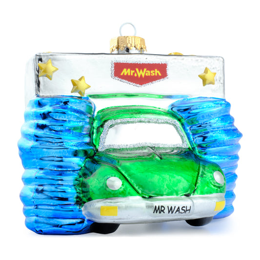 Weihnachtskugel in Grün- Blick von vorne rechts auf das Ornament